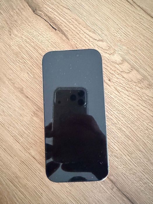 Iphone 16 pro zloty
