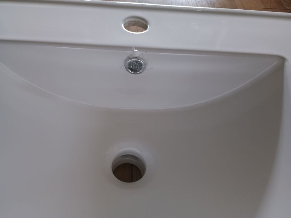 Umywalka nowa biała