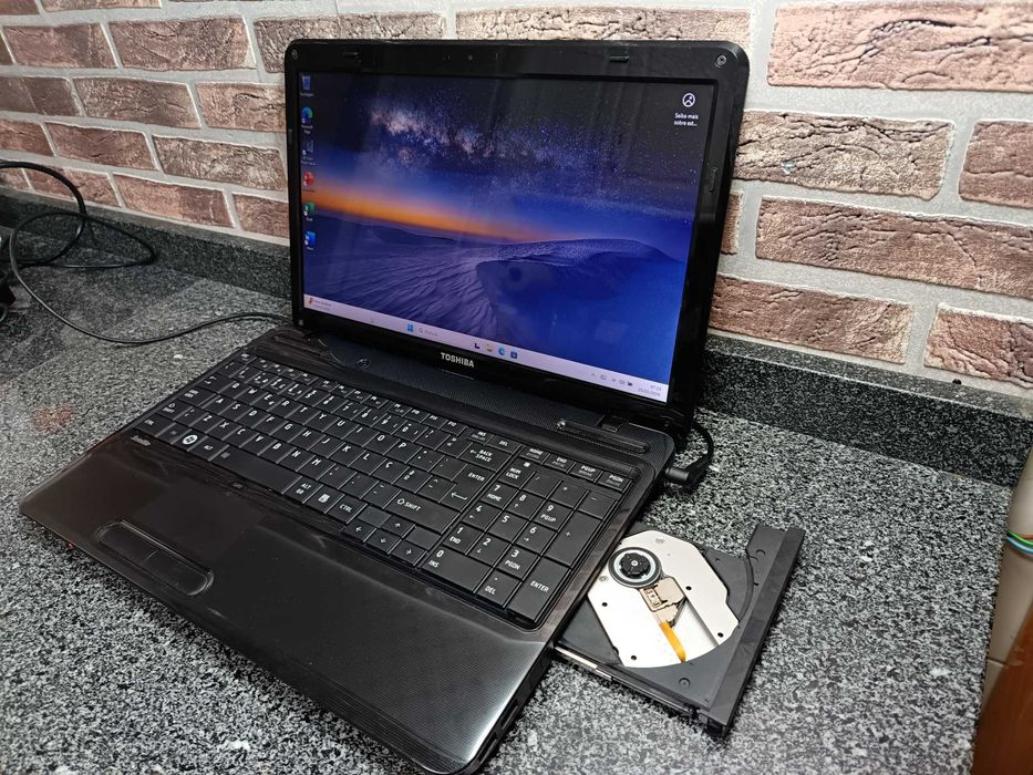 Toshiba L750-1ME core i5 RAM 4GB SSD 128GB