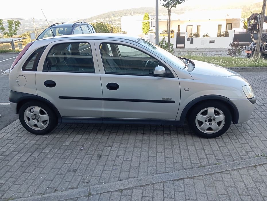 Opel corsa  1.2 CC. 130 mil kms reais 2003