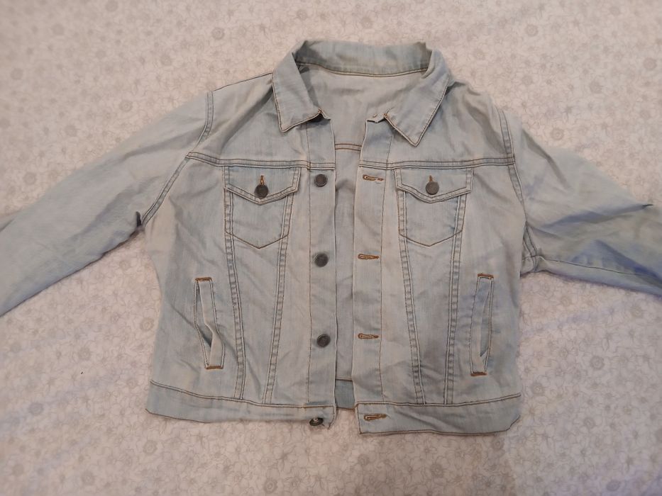 Lote de 24 peças de roupa de mulher – M/L