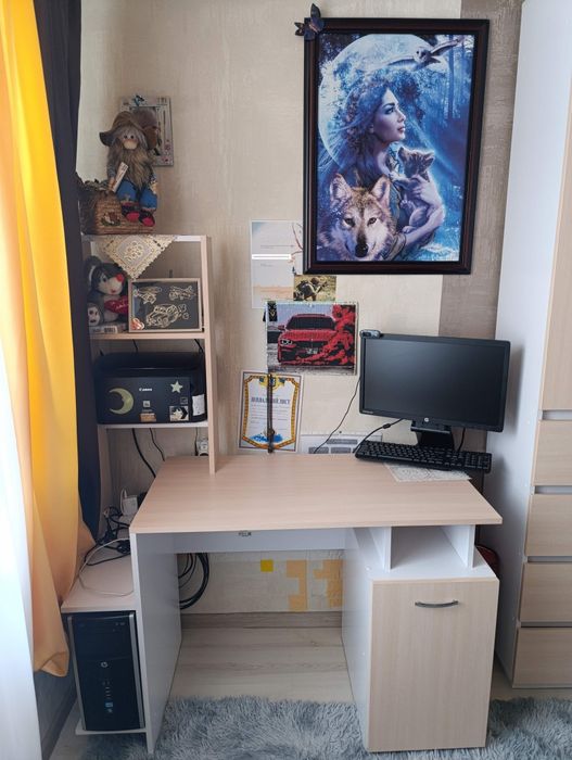 Терміново продам комп'ютерний стіл