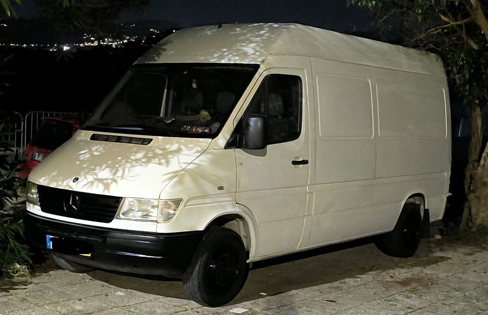 Alugo carrinha com motorista