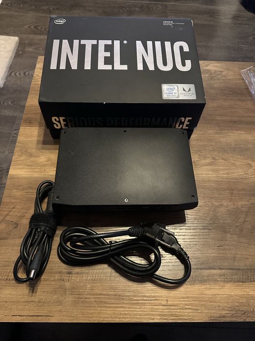 Komputer Intel NUC8i7HNK  16GB 512GB NVME Hades Canyon box