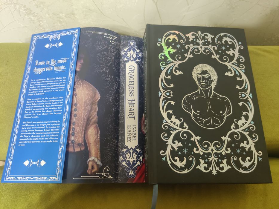 Книга Graceless heart by Isabel Ibañez, видання OwlCrate