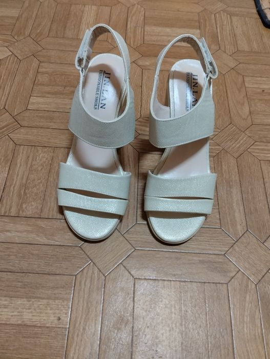 Buty na korku odkryte