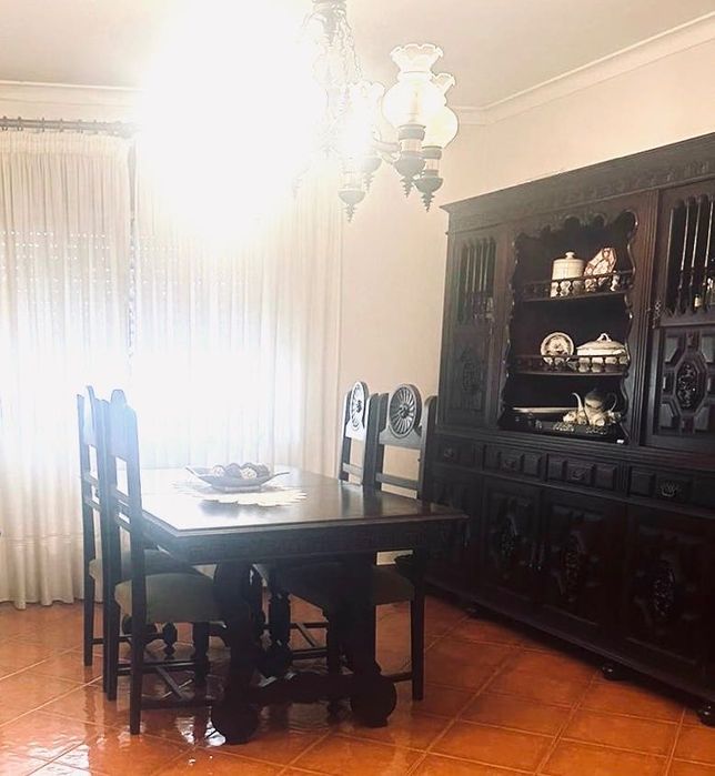 Mesa madeira maciça e 6 cadeiras vintage