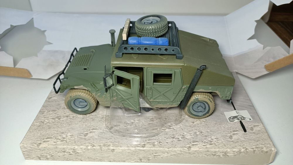 HUMMER H1 1:24 Wojskowy Model Kolekcjonerski Miasto 1:27 Humvee metal