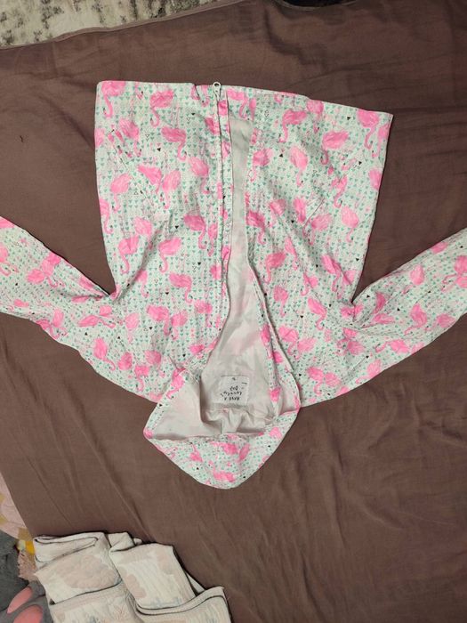 Вітровка на дівинку продам