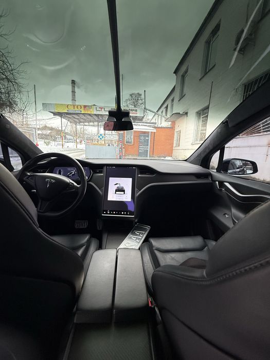 В наявності Tesla model X, Performance Ludicrous Mode