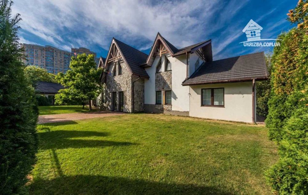 Центр. Будинок VIP-рівня. Більярд,караоке,теніс,аерохокей. До 25 осіб.