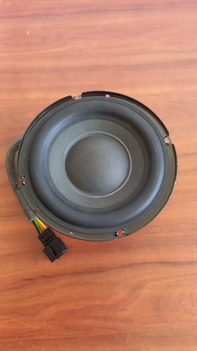 Динамик сабвуфера Bang and olufsen 8w9035382c audi a4 b9 a5 s5
