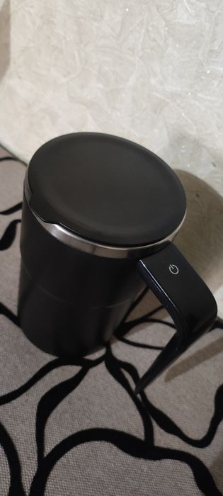 Чашка з авто-змішуванням