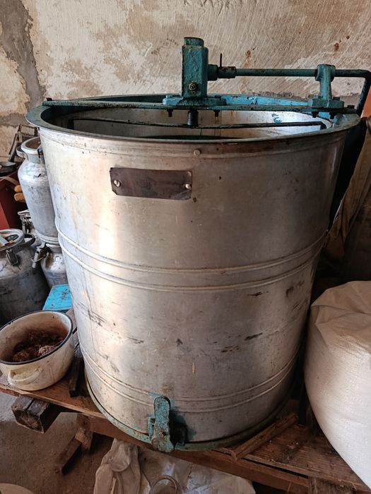 Продам медогонку  4500 грн