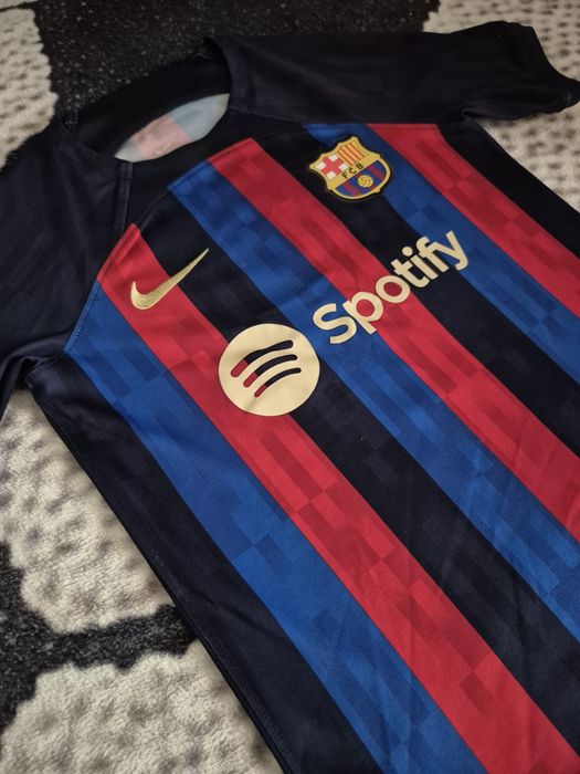 FC Barcelona  piekna koszulka sportowa 128