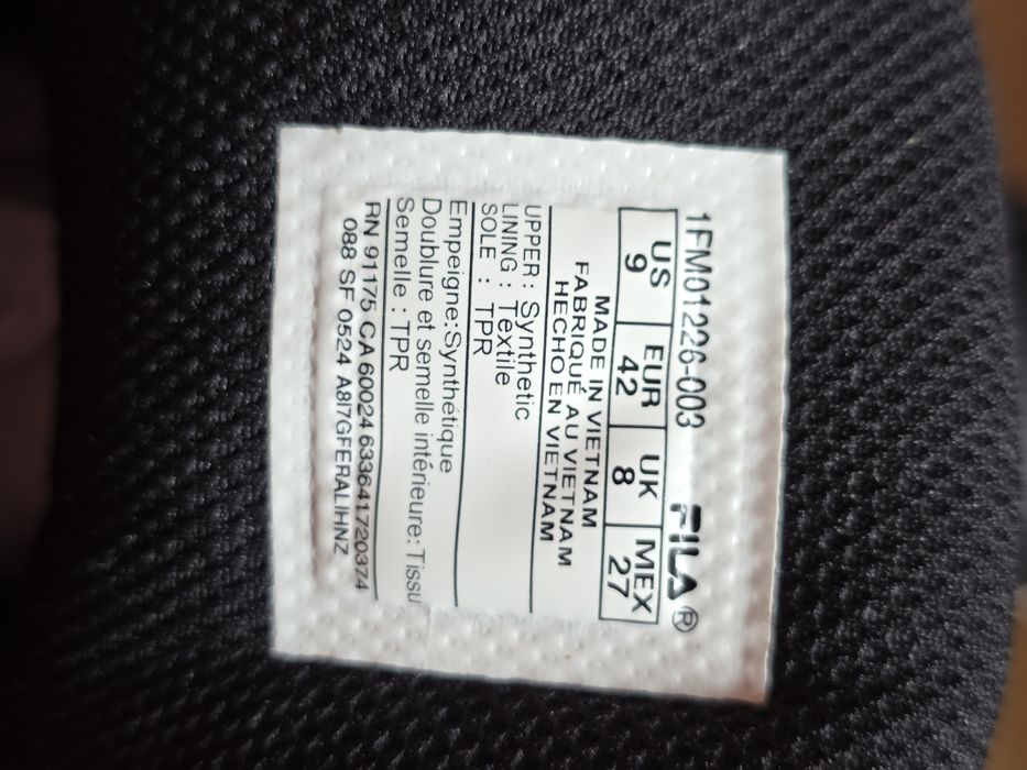 Нові кросівки Fila 42 розмір, на вузьку ногу