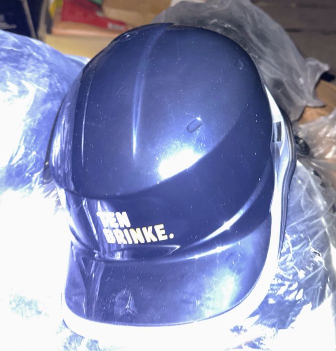 Продам нові каски.