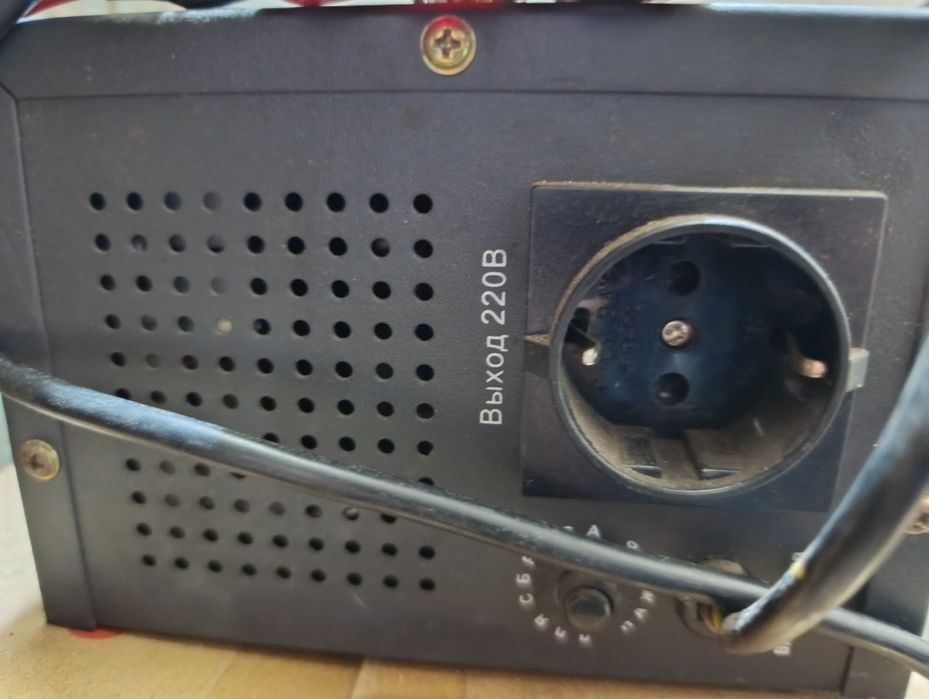 Джерело безперебійного живлення