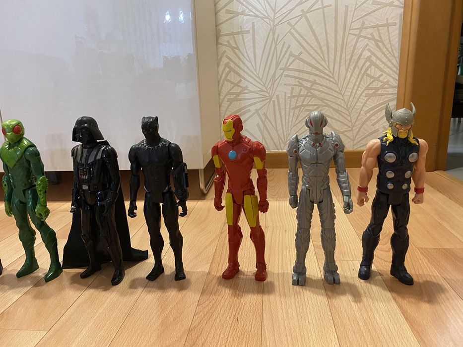 Various Avengers and Power Rangers Action Figures64752418923649120