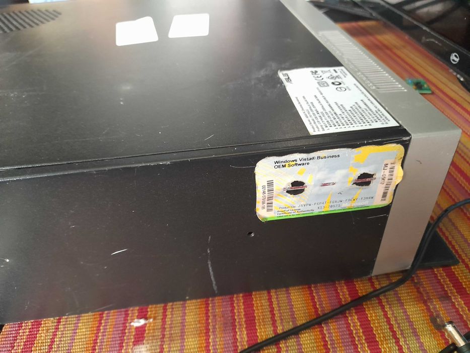 cpu de secretaria asus  com w 10pro 3 gigas de ram funciona muito bem.