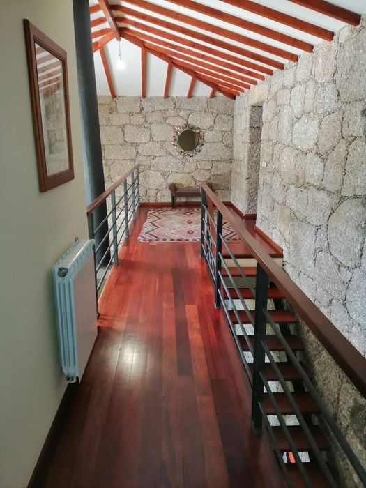 MORADIA COM LAREIRA E aquecimento central