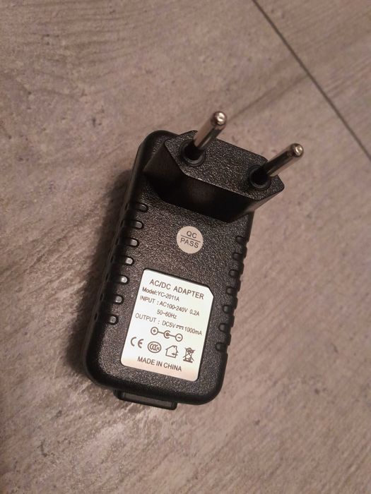 Ładowarka sieciowa 230V na USB do telefonu i innych urządzeń