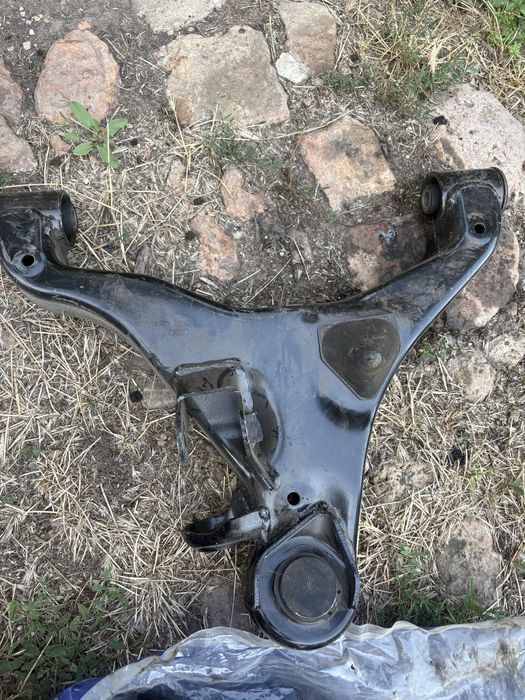 Важіль передній нижній лівий Nissan (Pathfinder R51, Navara D40, NP300)