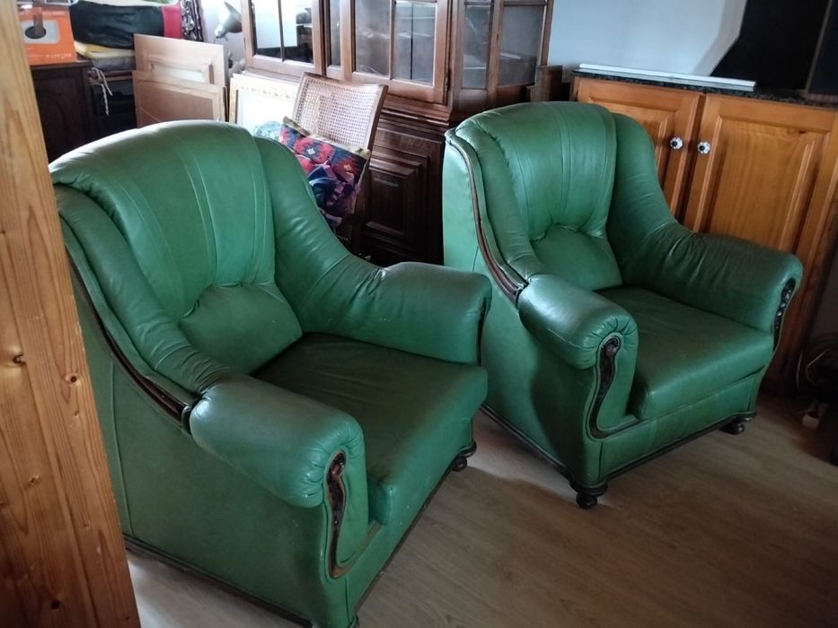 Conjunto de sofas em pele