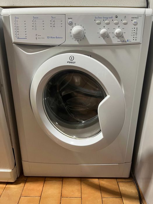 Máquina de Lavar Roupa INDESIT 8kg