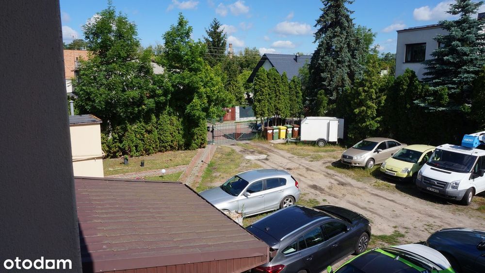 Sprzedam mieszkanie z miejscem parkingowym.