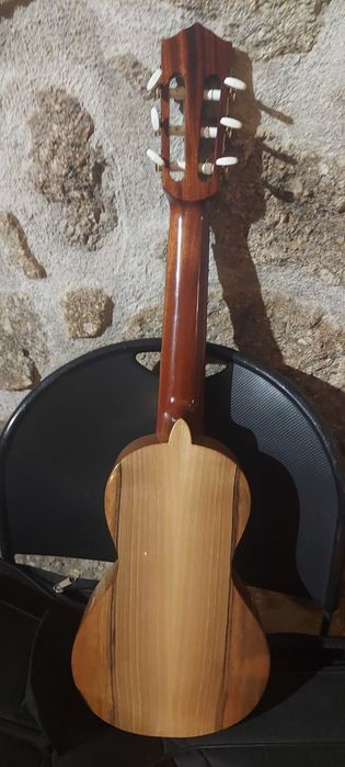 Rajao instrumento musical guitalele