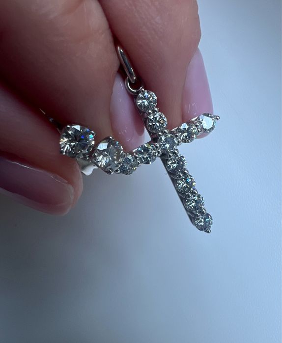 Продам серьги и крест с бриллиантами природными  1,60 Ct.