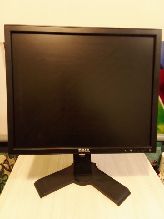 Монитор Dell Professional P190St 19  TN / DVI, VGA, USB