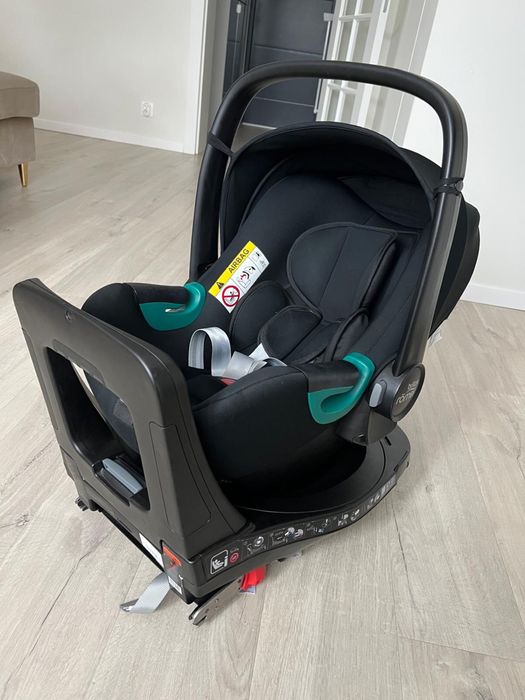 Fotelik z bazą obrotową Britax Romer Baby-Safe 3 i-Size