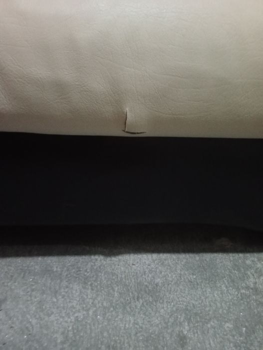 Sofá em ecopele, dois lugares e sofá individual