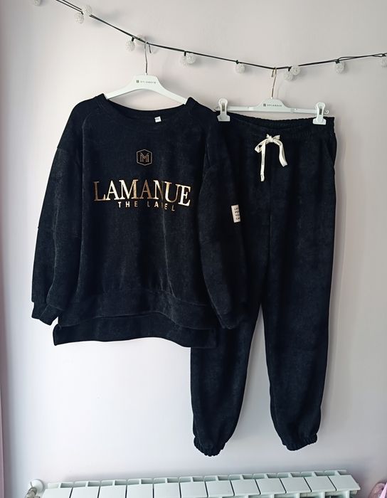 Dres z napisem..