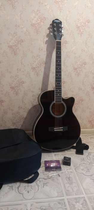 Продам гитару 6 странную