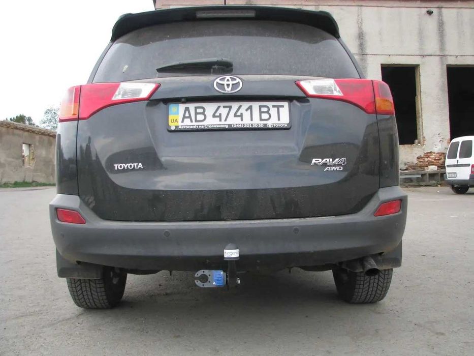 ФАРКОП на Toyota RAV4 (Тойота РАВ 4). Надійний монтаж у штатні місця. Новий!