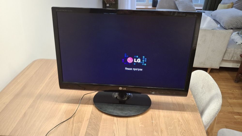 Монітор LG  M2780D-PZ