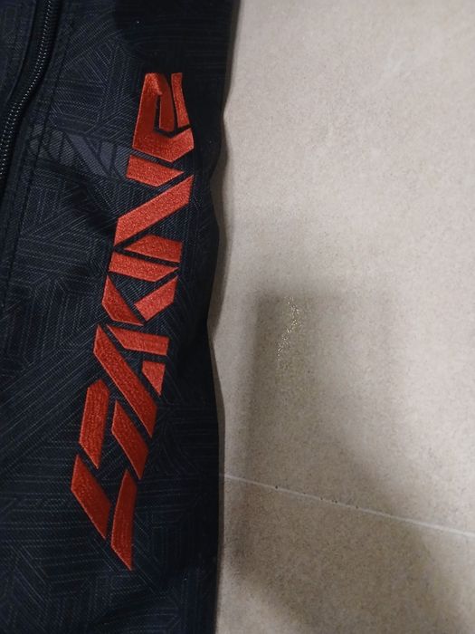 Pokrowiec na narty marki DAKINE 175cm