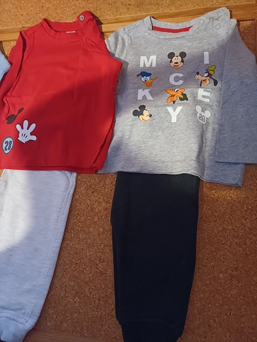 Roupa de bebé. 
Conjunto