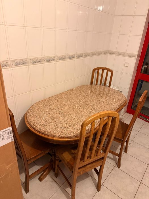 Mesa de madeira e granito + 6 cadeiras
