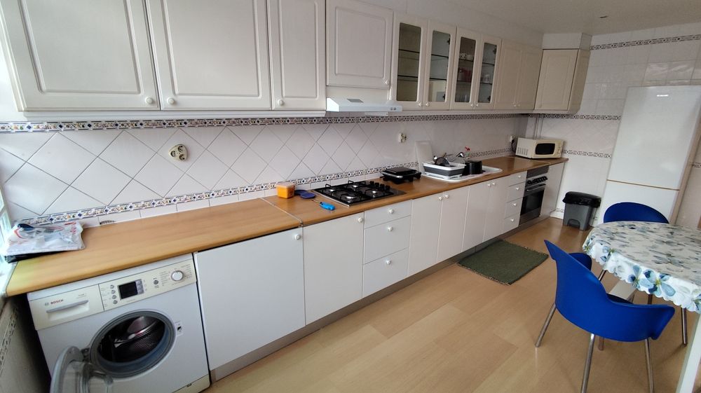 Alugo quarto equipado