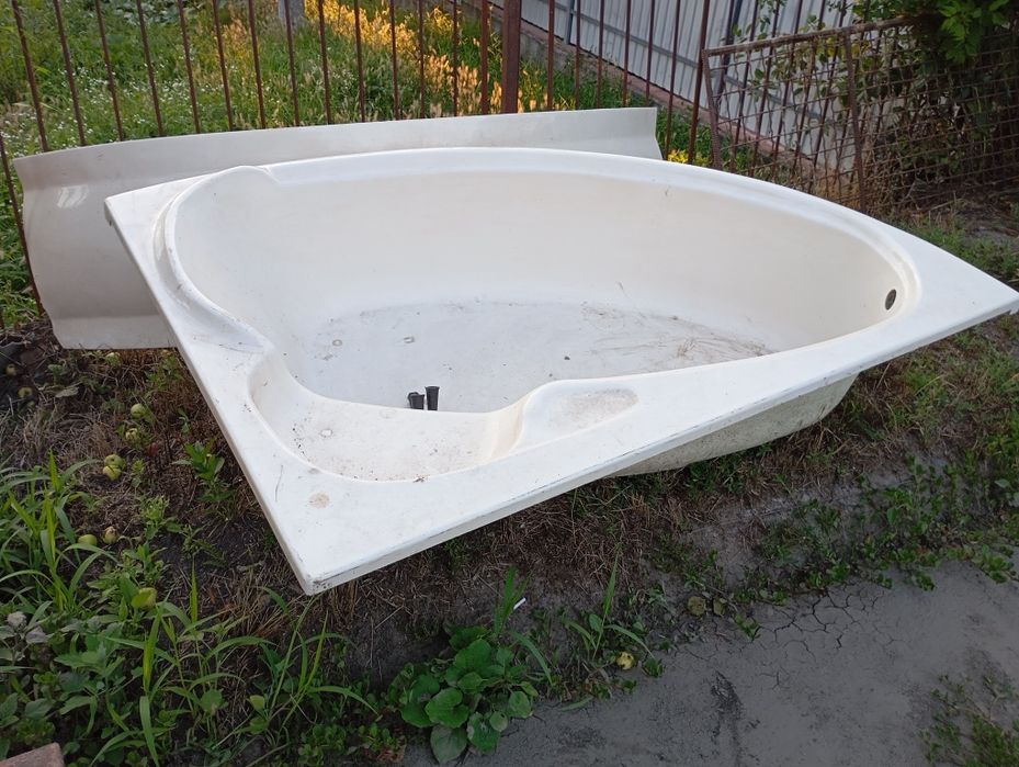 Пластикова ванна в гарному стані
