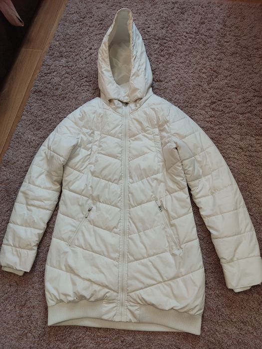 Курточка белого цвета