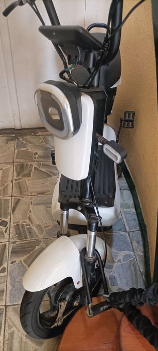 Bicicleta scooter elétrica