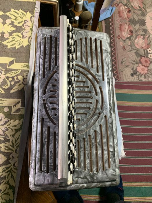 Продам супер баян. І акордеон латунні голоса.