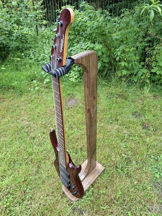 Stojak gitarowy z drewna