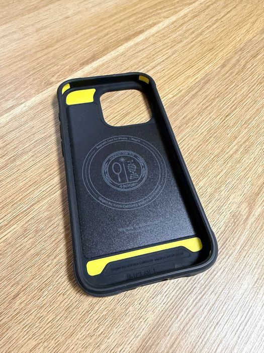 Etui Spigen Rugged Armor Magfit +Szkło - do iPhone 15 Pro - Jak Nowe!!