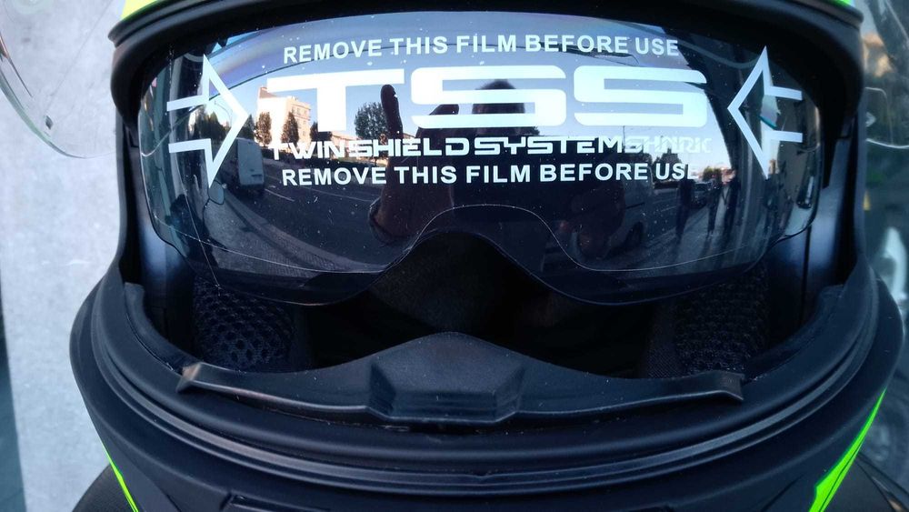 Capacete Modular Novo com oculos e saco.